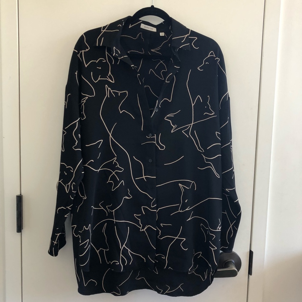 Aritzia Babaton printed women’s shirt